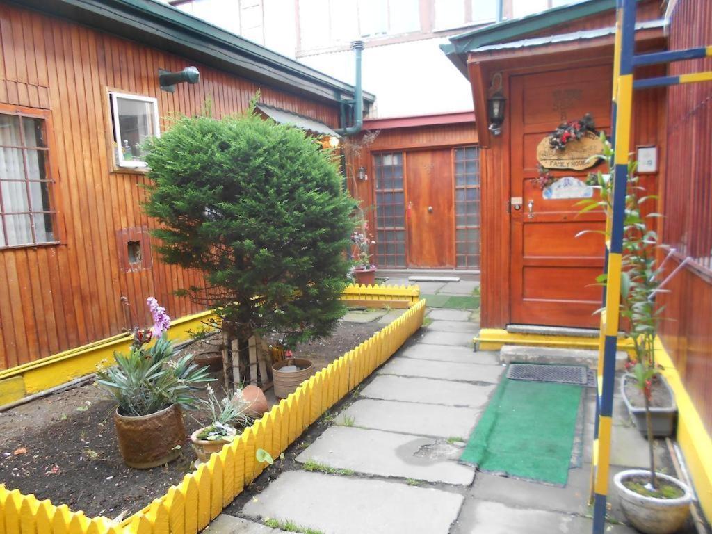 Alojamiento Familiar Rey Bed & Breakfast Punta Arenas Ngoại thất bức ảnh